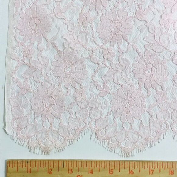 Lace Flowers Fabric Scalloped Edge Pink - Picture 3 of 6
